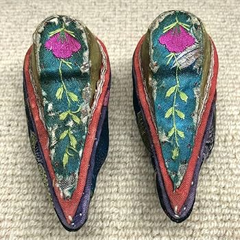激レア　中国　清代のアンティーク　時代物　三寸金蓮 女性の靴　飾り稀少　極上レア 旧家蔵出 時代物 中国清代のアンティーク 貴族家三寸金蓮 女性の